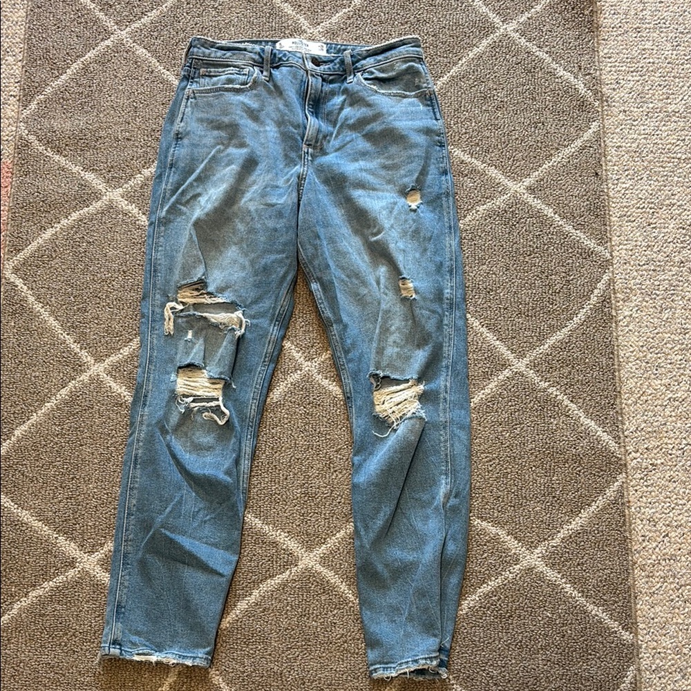 Hollister Curvy High-Rise Mom Jeans